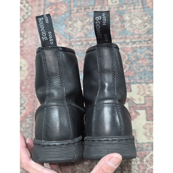Dr. Martens Newton Boots Black Leather 8M Lightweight AirWair Combat Ankle - Picture 2 of 6